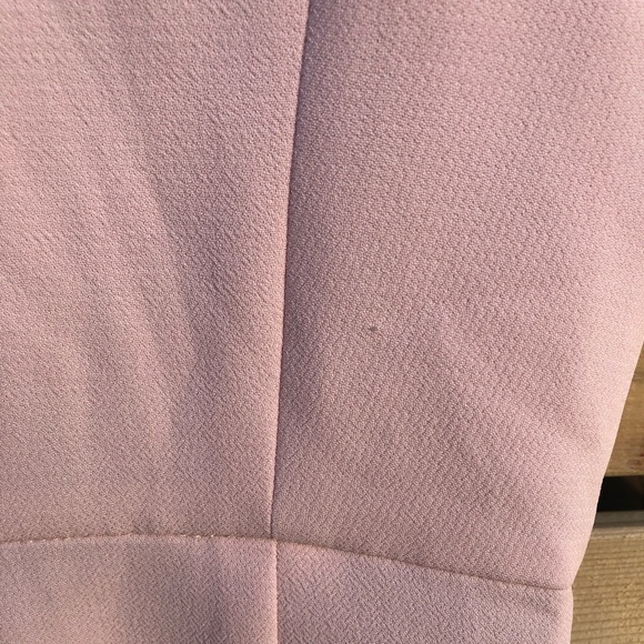 BCBGeneration Simple V romper/ jumpsuit in bide rose smoke. Size 0. - Picture 6 of 15